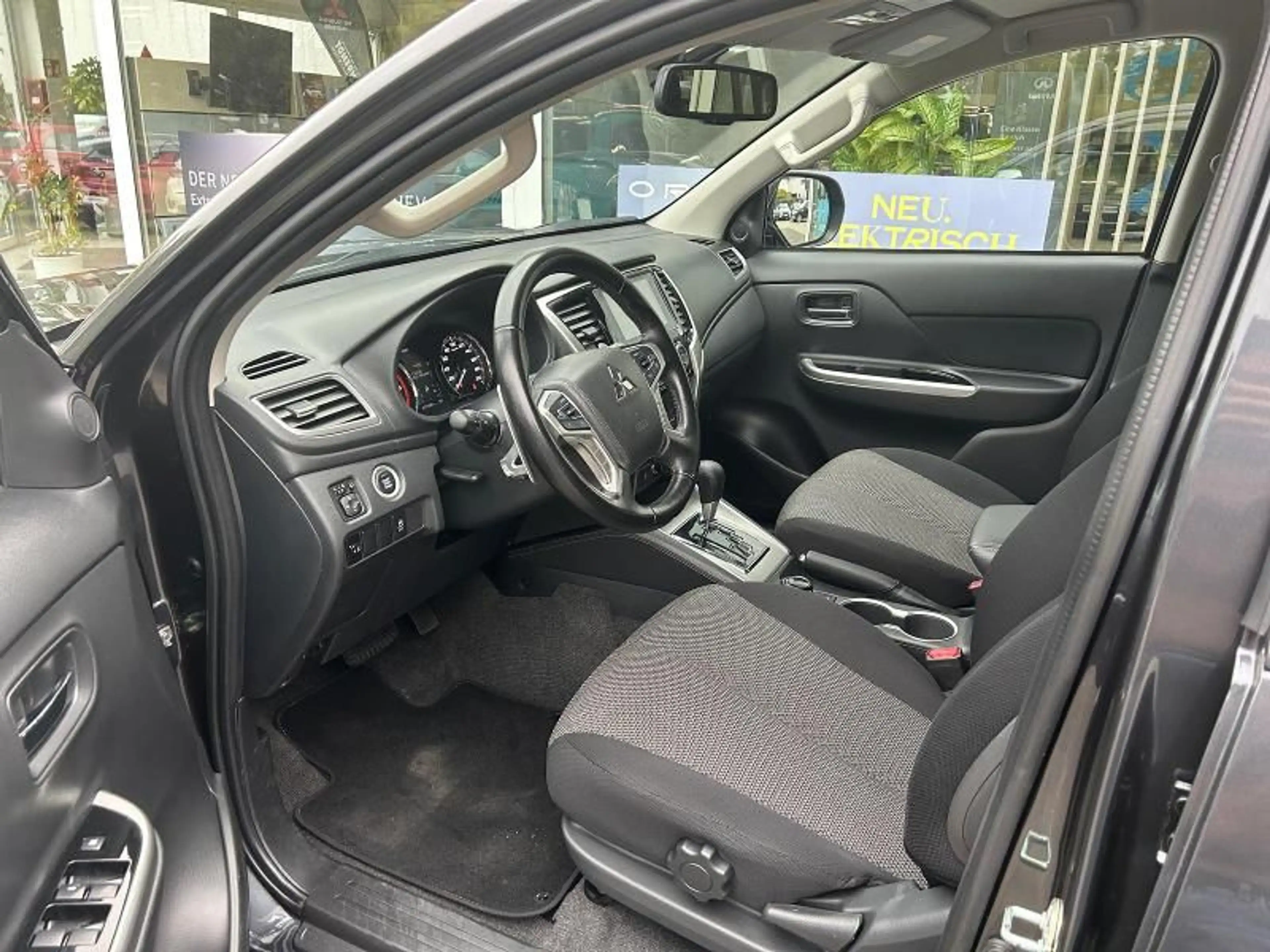 Mitsubishi L200 Doppelkabine Select 2.2 DI-D 4WD Automatik — photo 8