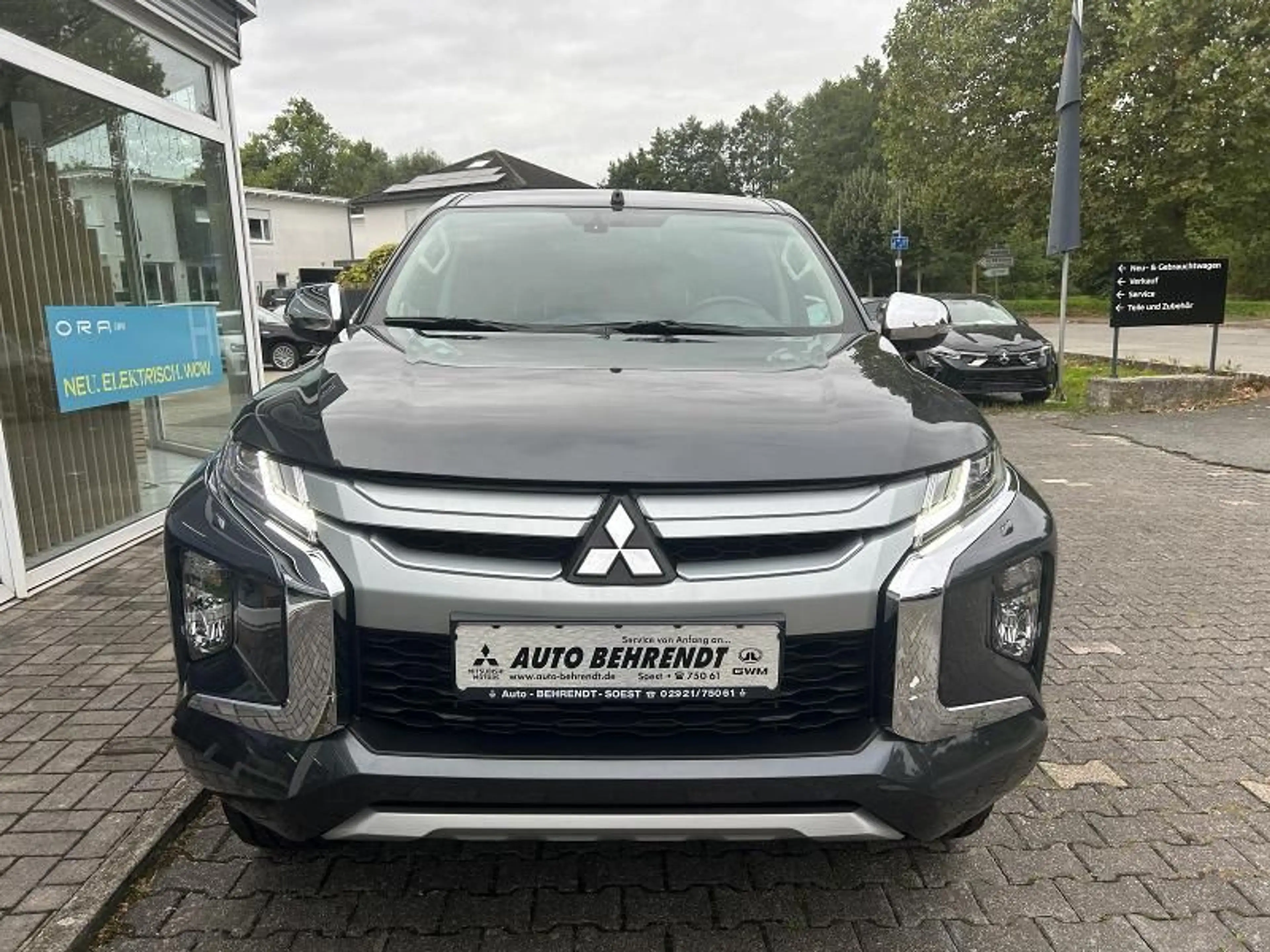 Mitsubishi L200 Doppelkabine Select 2.2 DI-D 4WD Automatik — photo 2