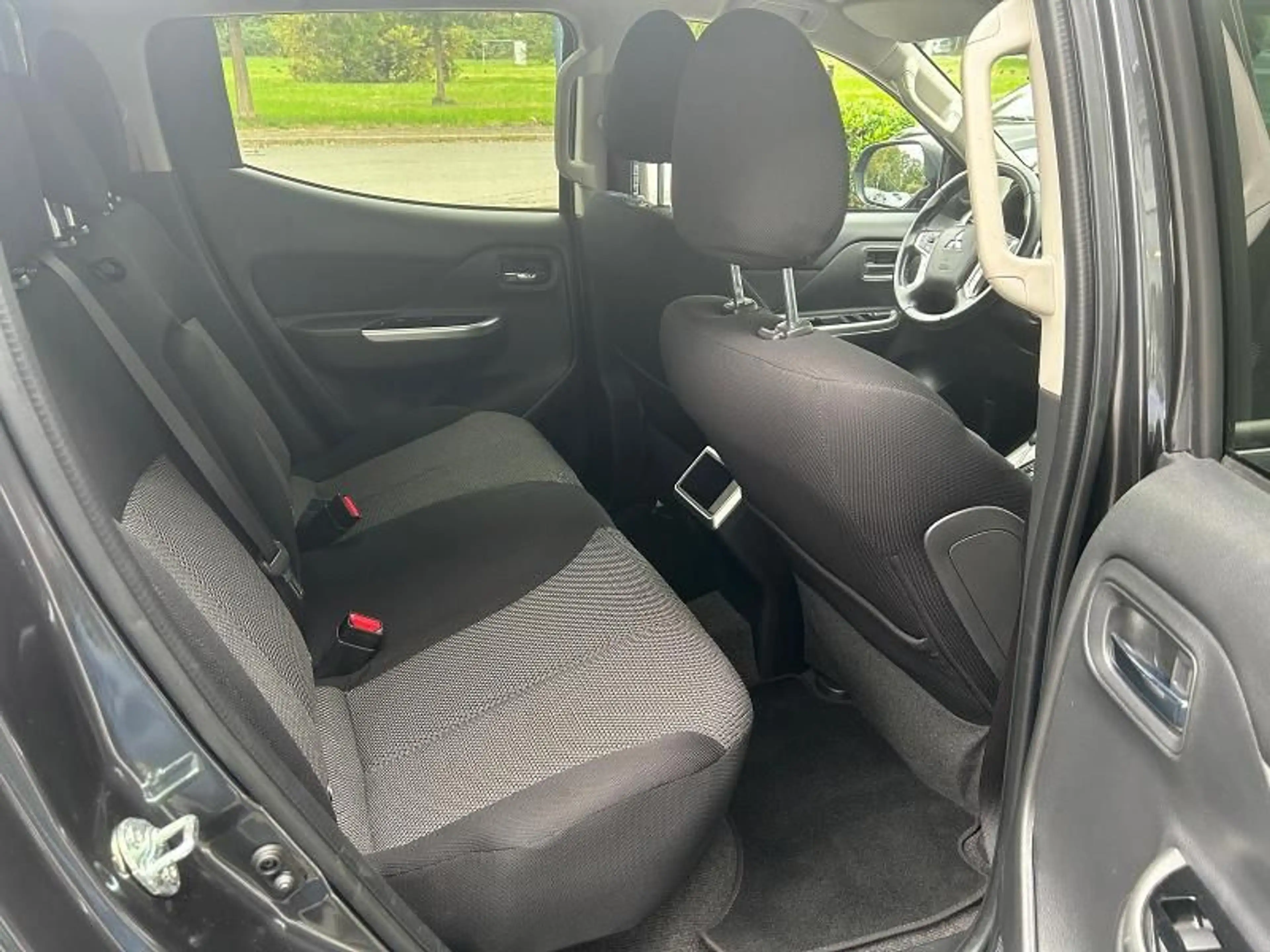 Mitsubishi L200 Doppelkabine Select 2.2 DI-D 4WD Automatik — photo 10