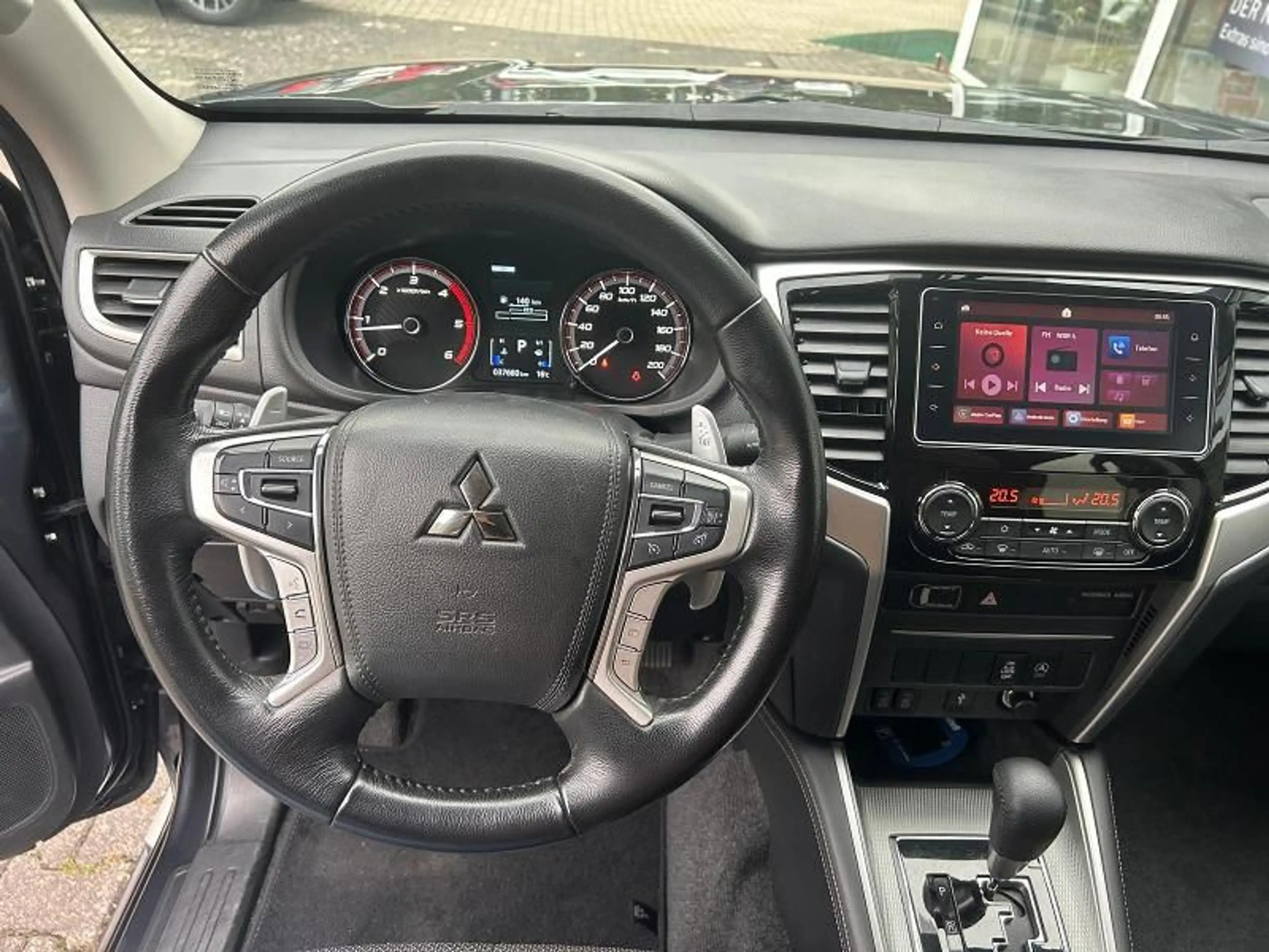 Mitsubishi L200 Doppelkabine Select 2.2 DI-D 4WD Automatik — photo 12
