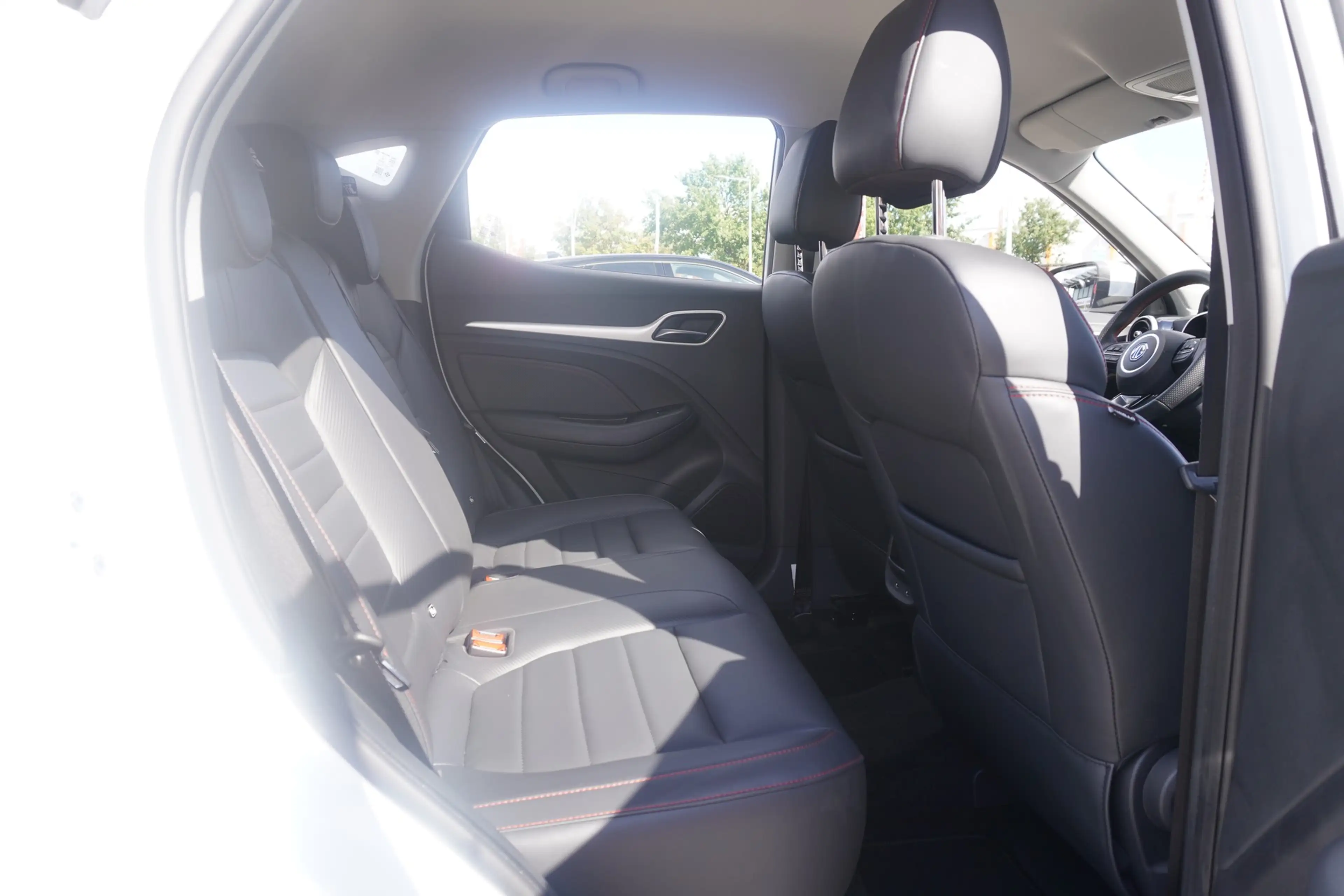 MG ZS 1.0 Luxury LED Navi Totwinkel Android Apple — photo 14