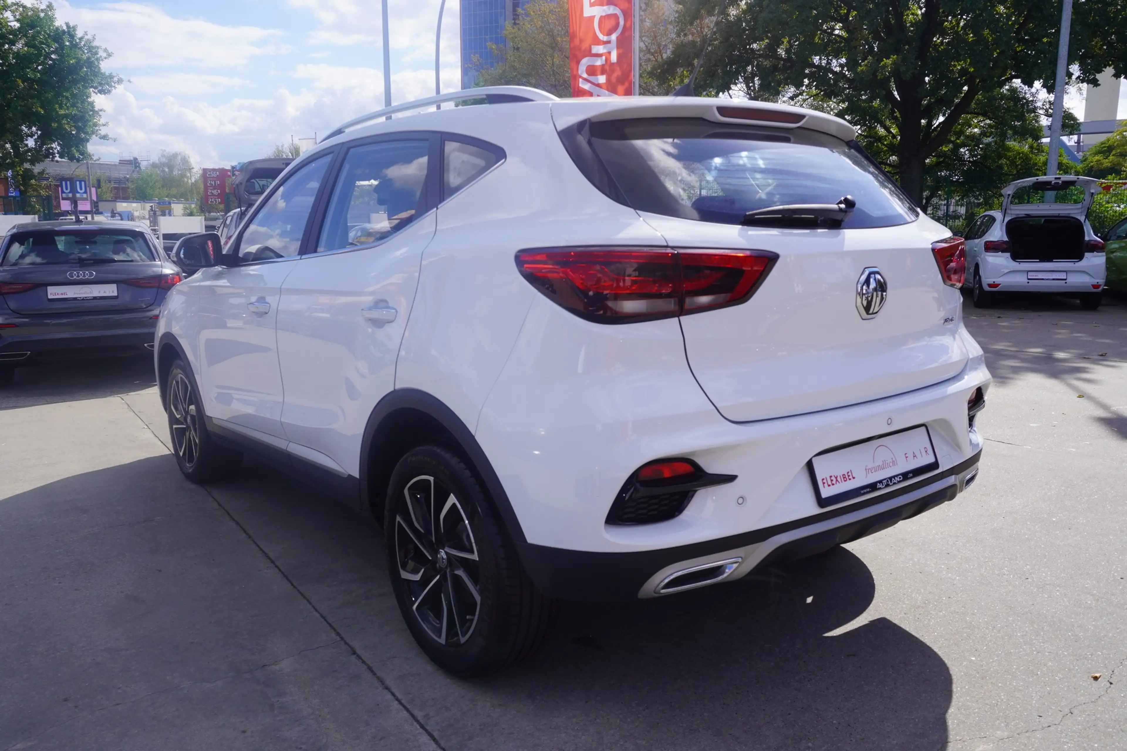 MG ZS 1.0 Luxury LED Navi Totwinkel Android Apple — photo 4