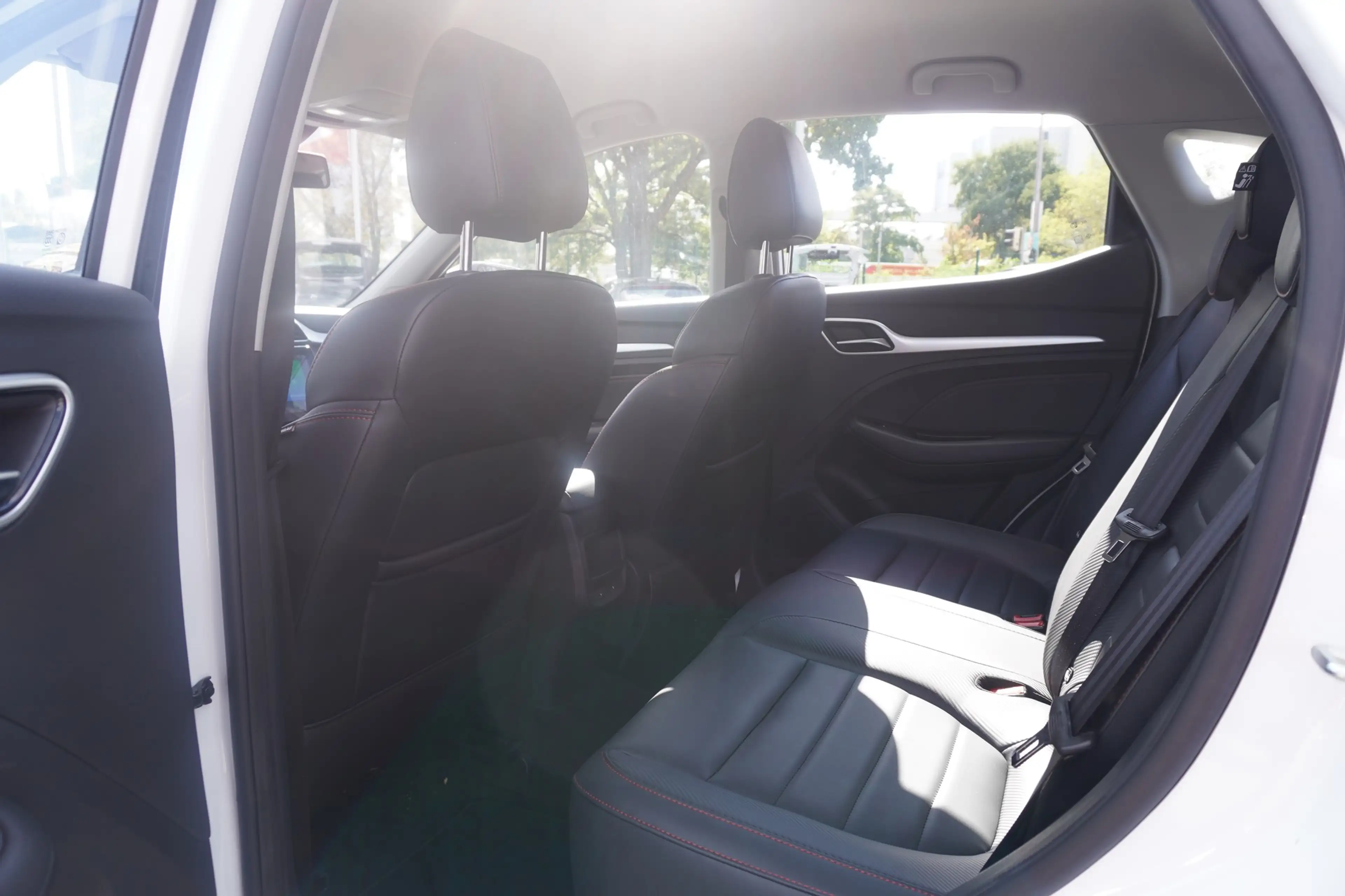 MG ZS 1.0 Luxury LED Navi Totwinkel Android Apple — photo 12