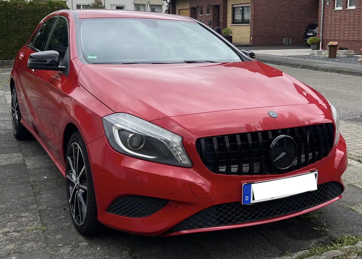 Mercedes-Benz A 220 CDI (BlueEFFICIENCY) 7G-DCT Urban Красный - 1