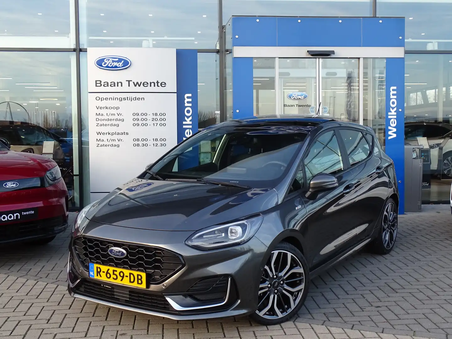 Ford Fiesta 1.0 Turbo 125pk Mild Hybride ST-Line Vignale Autom Grijs - 2