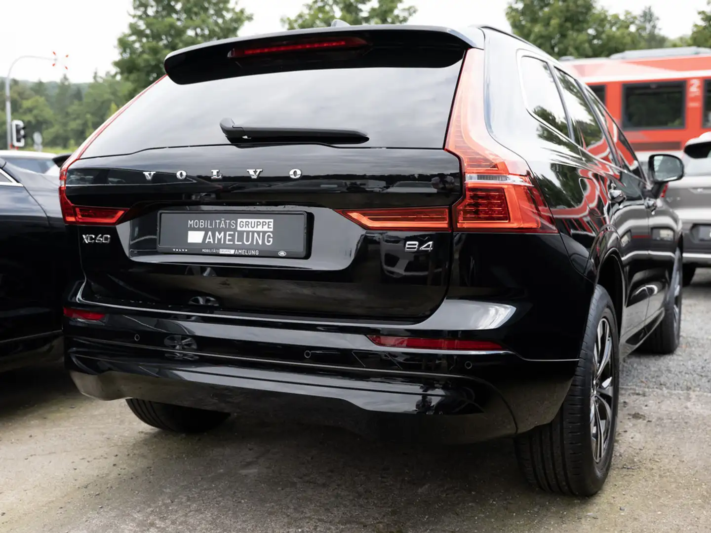 Volvo XC60 B4 D Momentum Pro SHZ FACEL. STANDHZ LED Zwart - 2