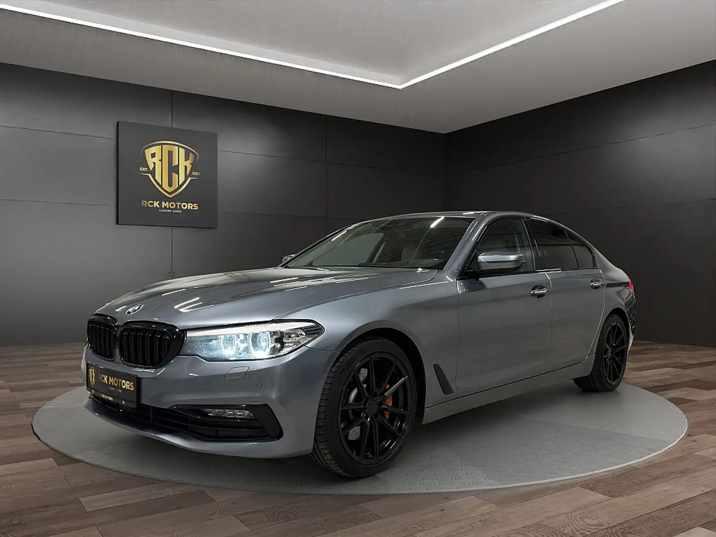 BMW 530 i xDrive Aut. Sport Paket // Head UP // Harman Gris - 1