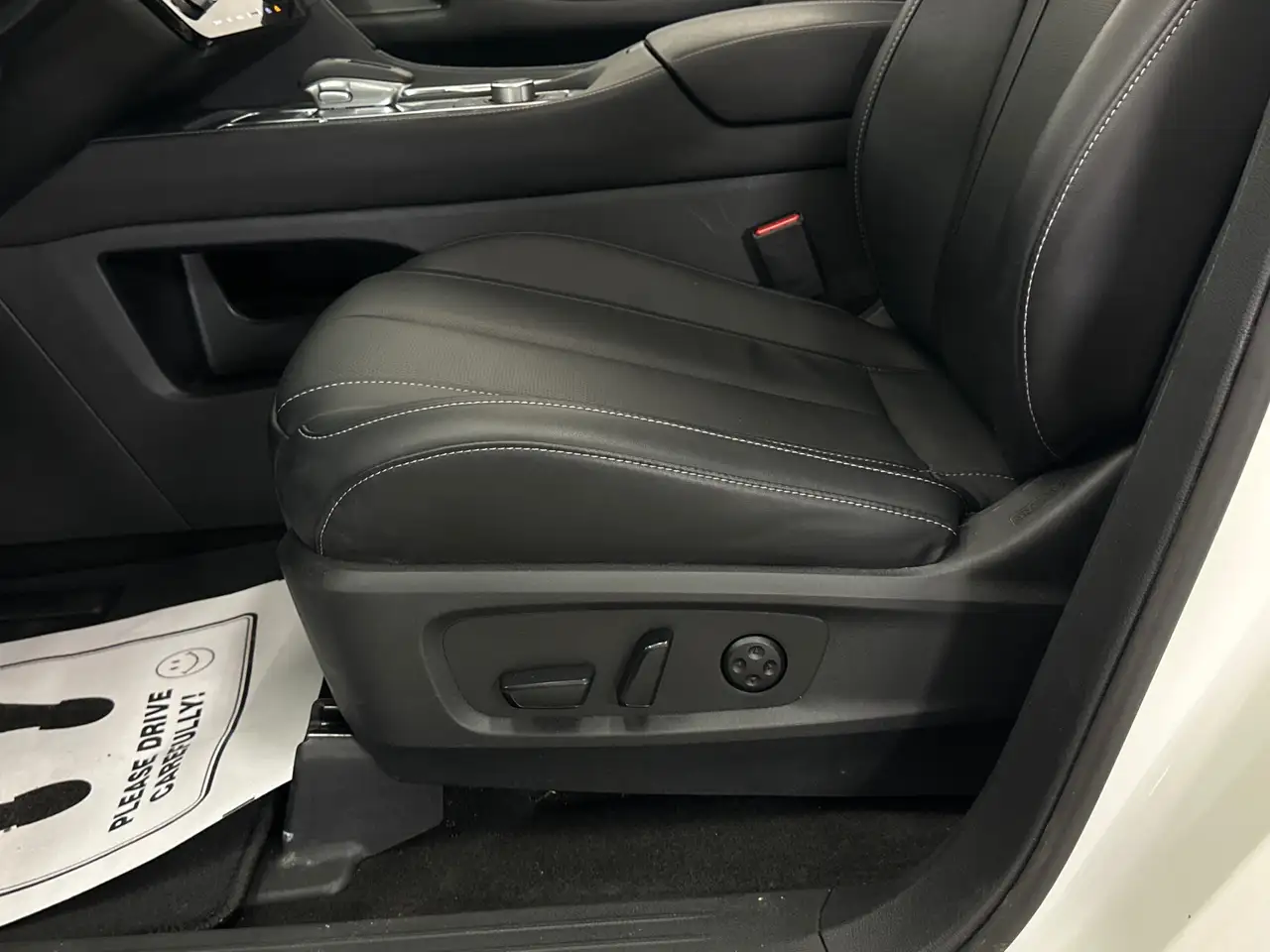Infiniti QX60 снимка Infiniti QX60