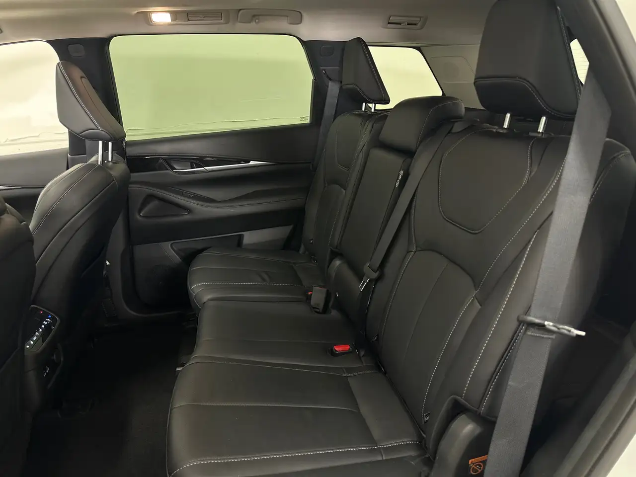 Infiniti QX60 снимка Infiniti QX60