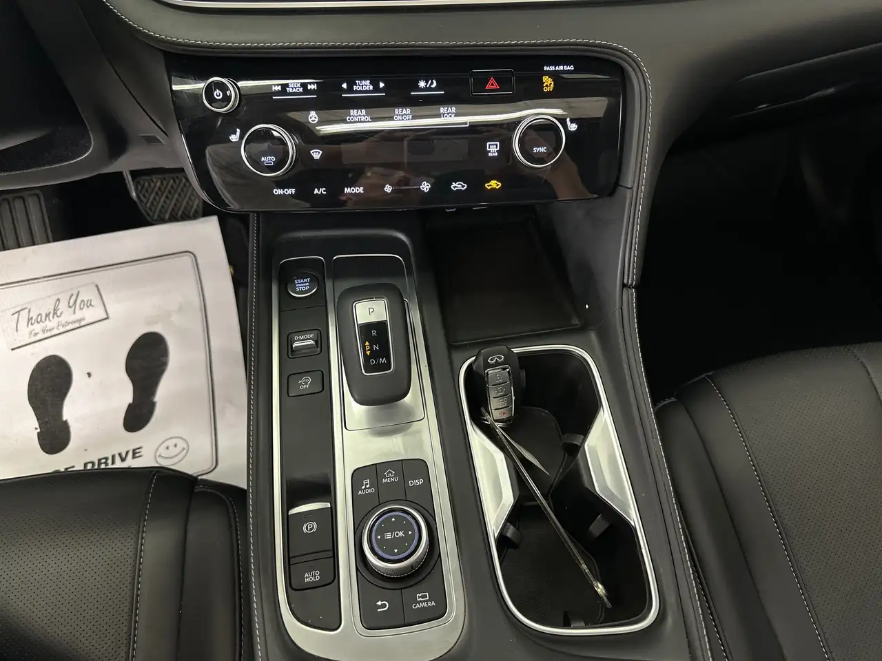 Infiniti QX60 снимка Infiniti QX60