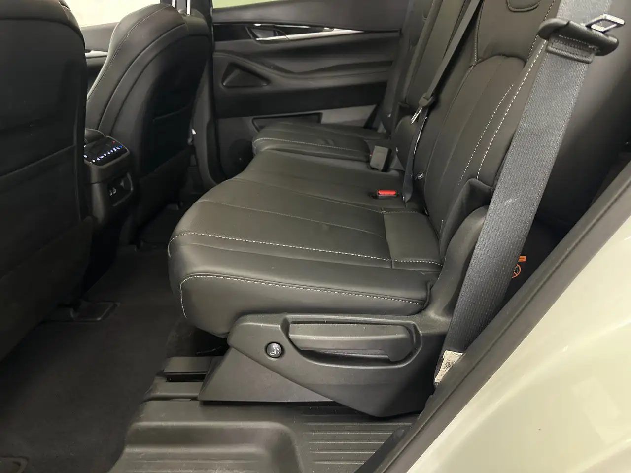 Infiniti QX60 снимка Infiniti QX60