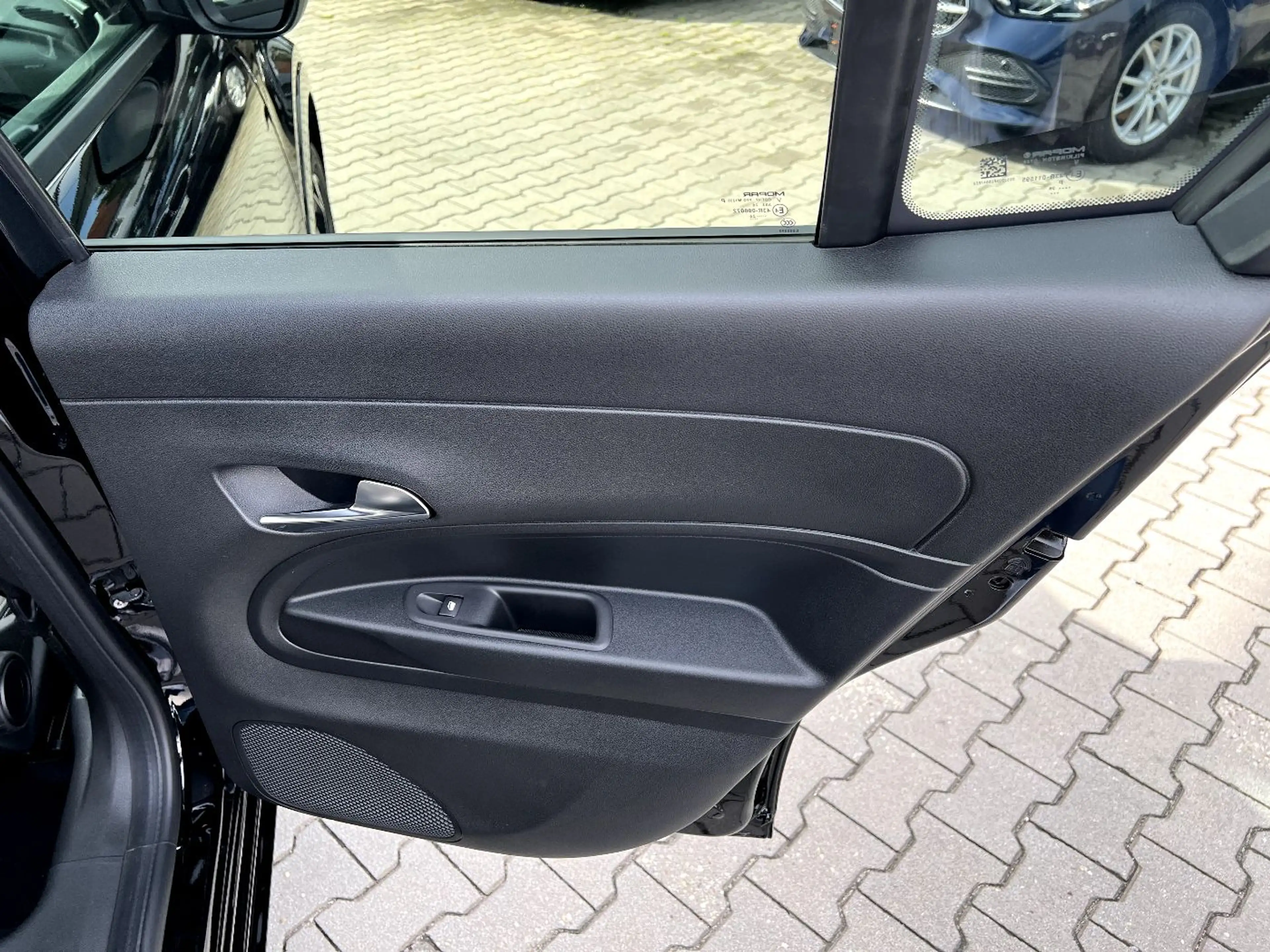 Fiat 600e Sport LED Navi Leder Kamera Sitzh. ACC DAB+ — photo 15