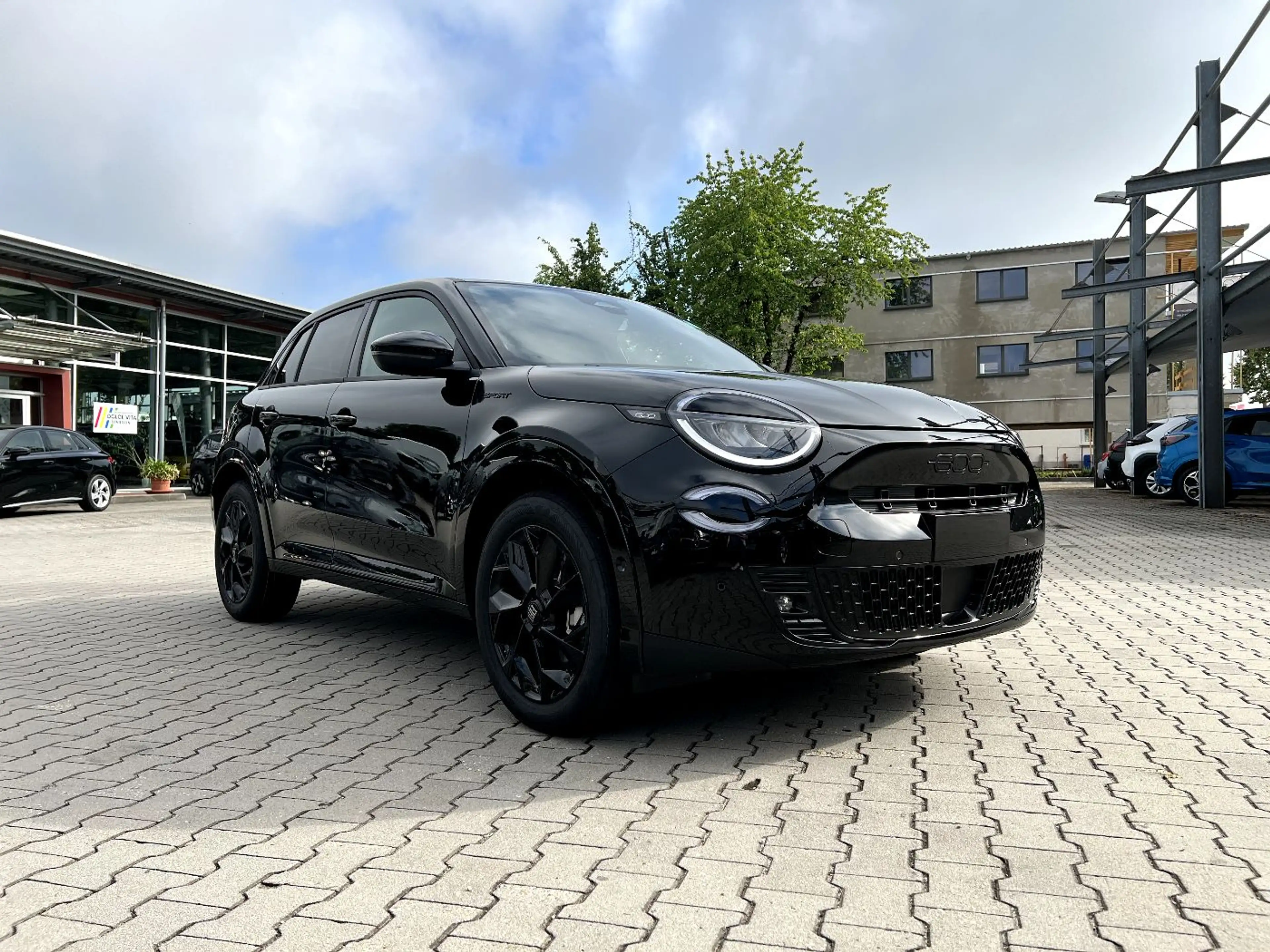 Fiat 600e Sport LED Navi Leder Kamera Sitzh. ACC DAB+ — photo 6
