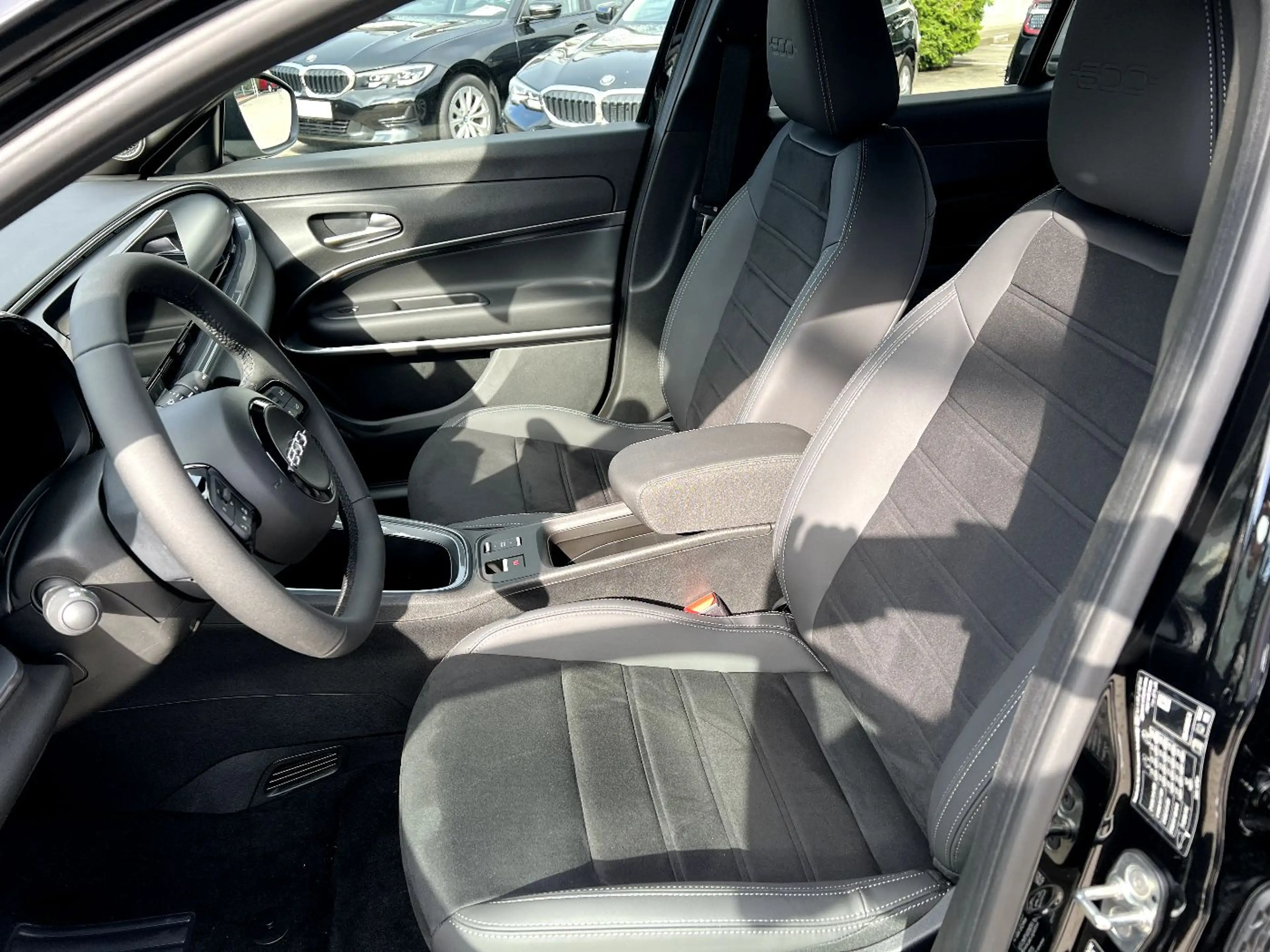 Fiat 600e Sport LED Navi Leder Kamera Sitzh. ACC DAB+ — photo 9