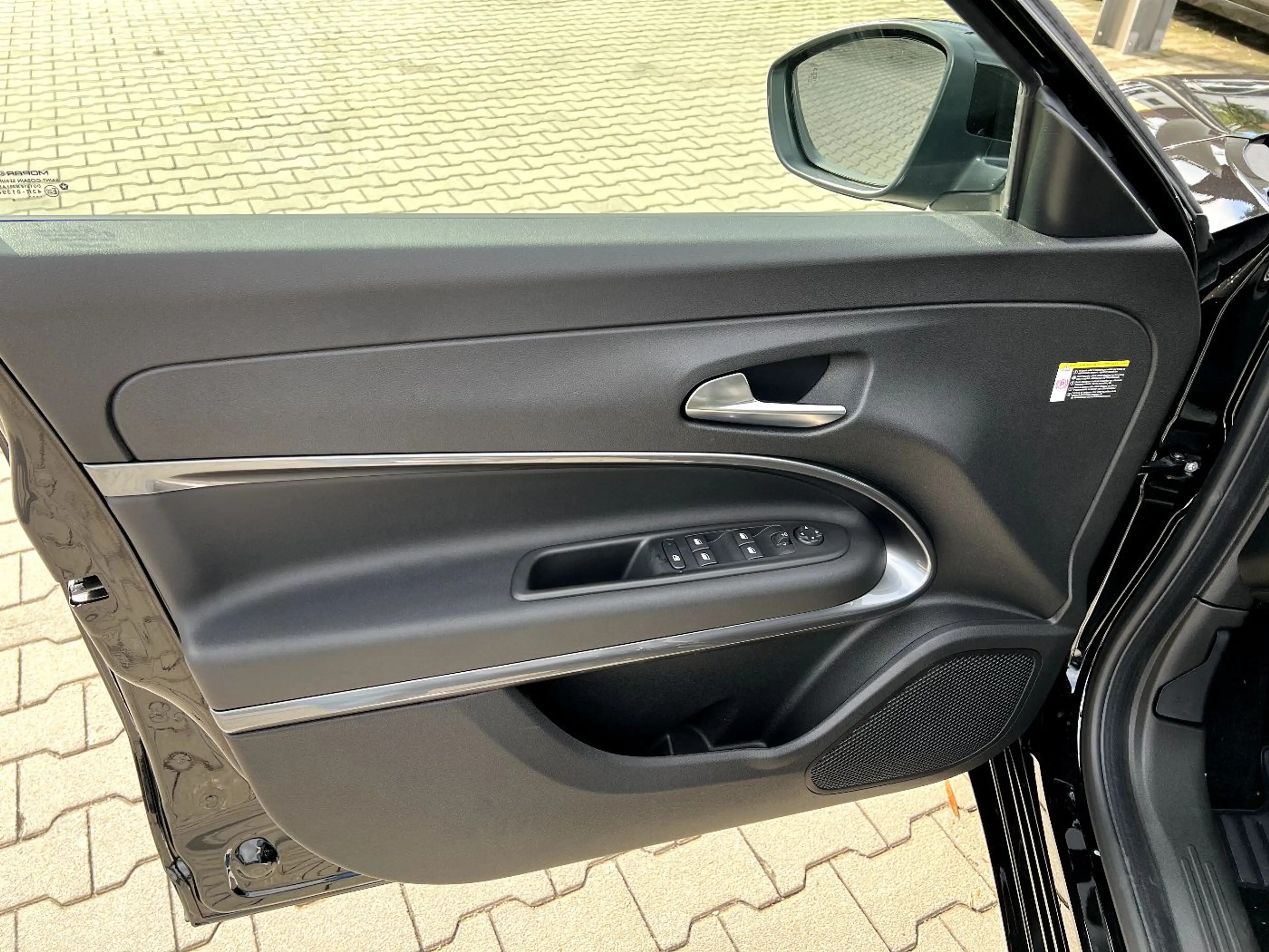 Fiat 600e Sport LED Navi Leder Kamera Sitzh. ACC DAB+ — photo 11