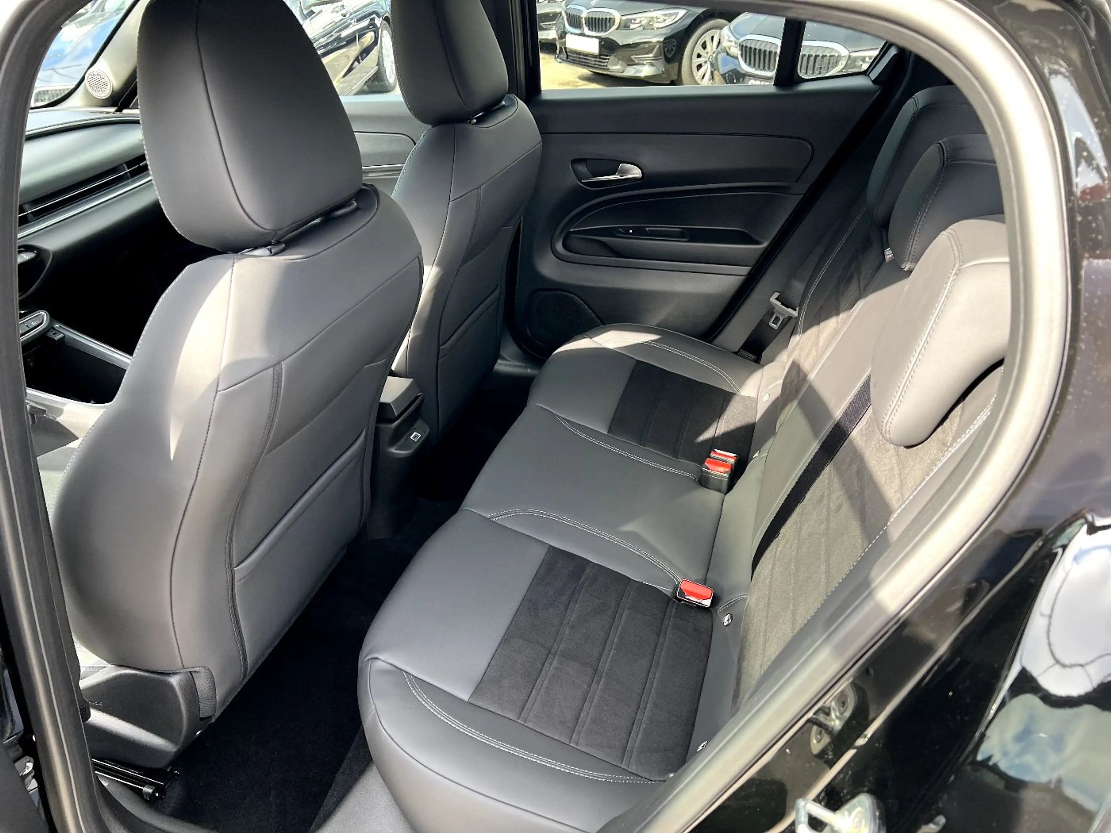 Fiat 600e Sport LED Navi Leder Kamera Sitzh. ACC DAB+ — photo 13