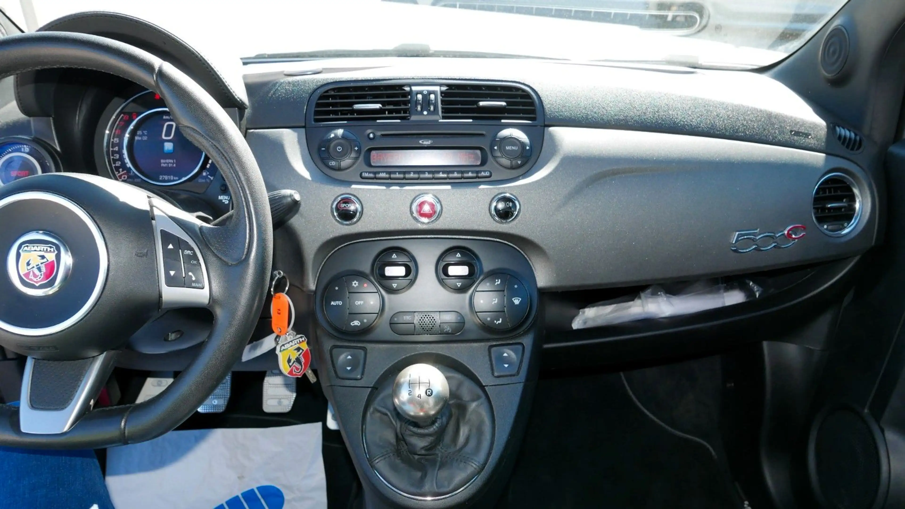 Abarth 500 Cabrio 595 C Competizione 180PS — photo 22