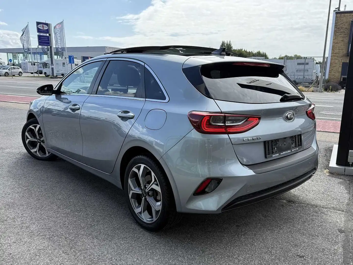 Kia Ceed / cee'd 1.4 T More Silber - 2