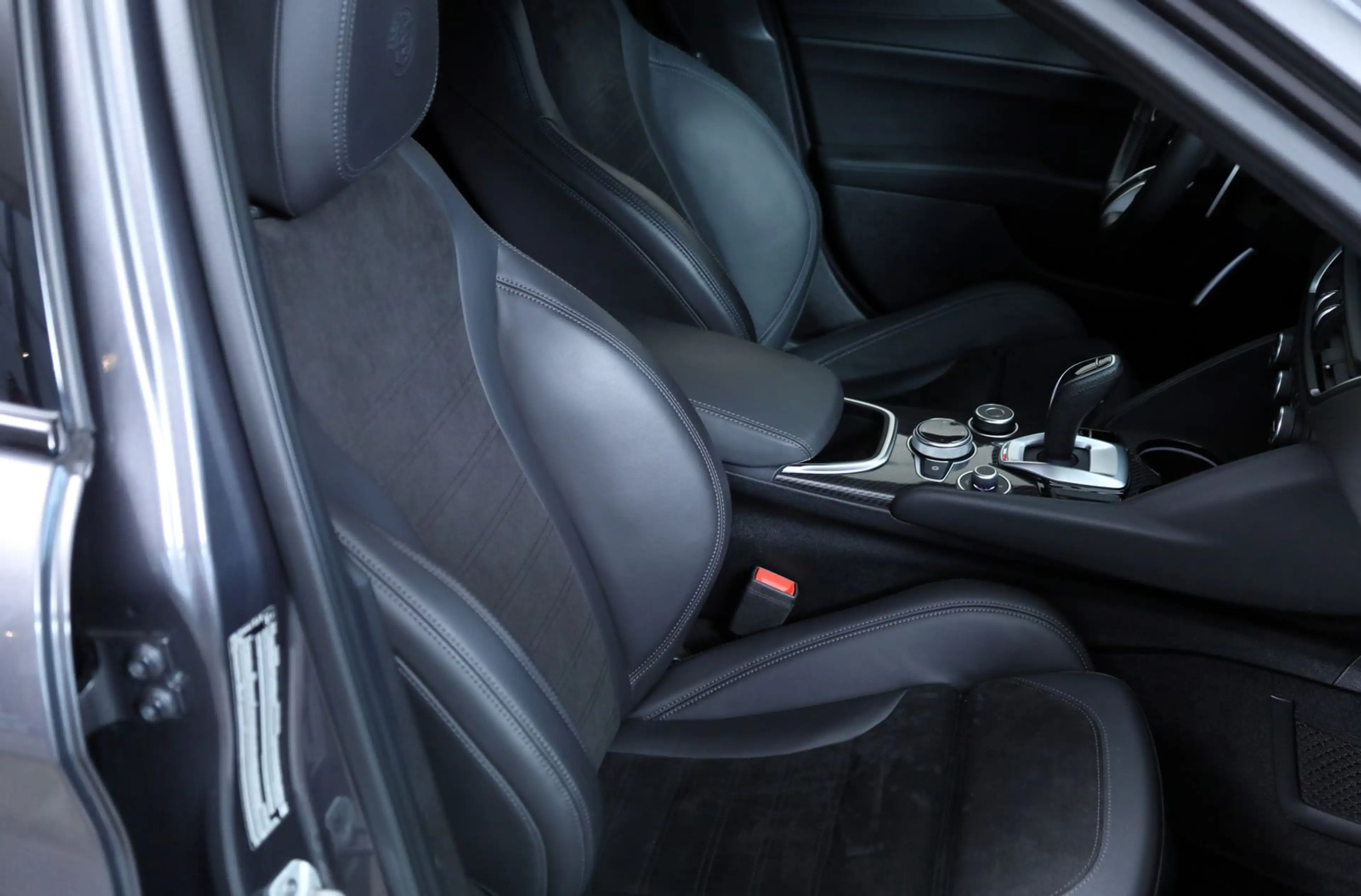 Alfa Romeo Giulia Quadrifoglio Akrapovic*1.Hand*U-Frei — photo 11