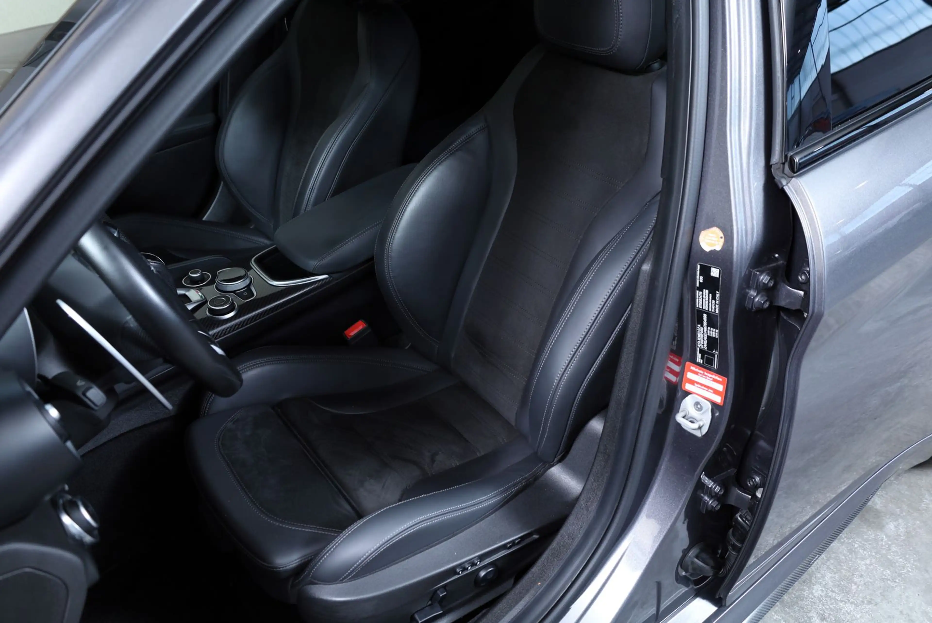 Alfa Romeo Giulia Quadrifoglio Akrapovic*1.Hand*U-Frei — photo 15