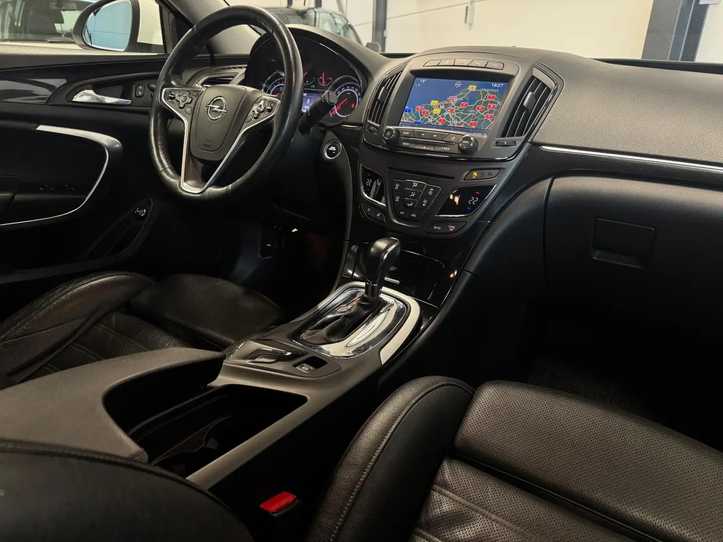 Opel Insignia Sports Tourer 1.6 T Cosmo|Stoelvw|Stuurvw|Leder|Vo Wit - 2