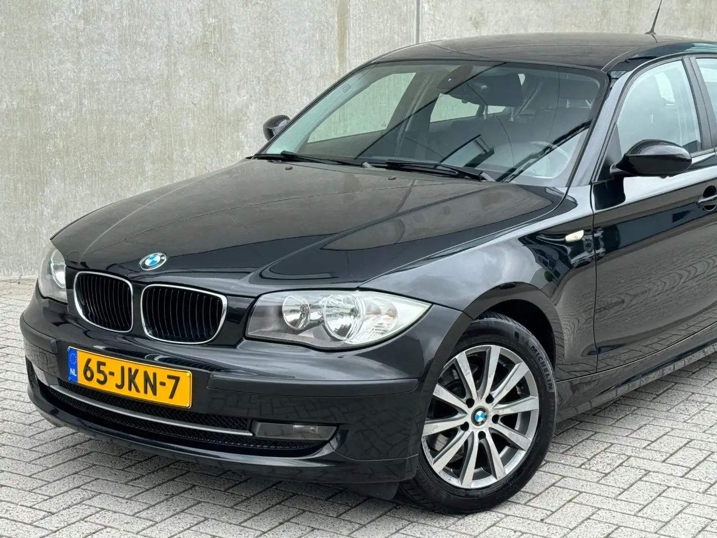 BMW 118 1-serie 2.0 118I 5DR 2009 Zwart NAP|NIEUWE APK Zwart - 2