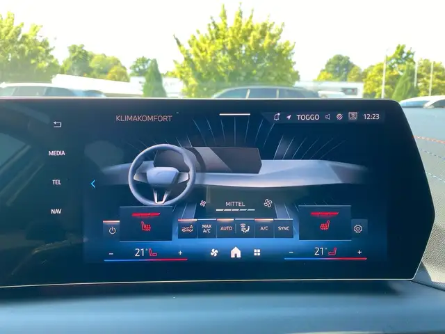 BMW 1 Series view 14