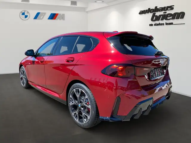 BMW 1 Series view 4