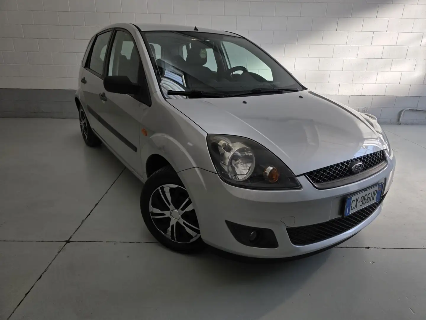 Ford Fiesta 1.4 TDCi 5p. Argent - 2