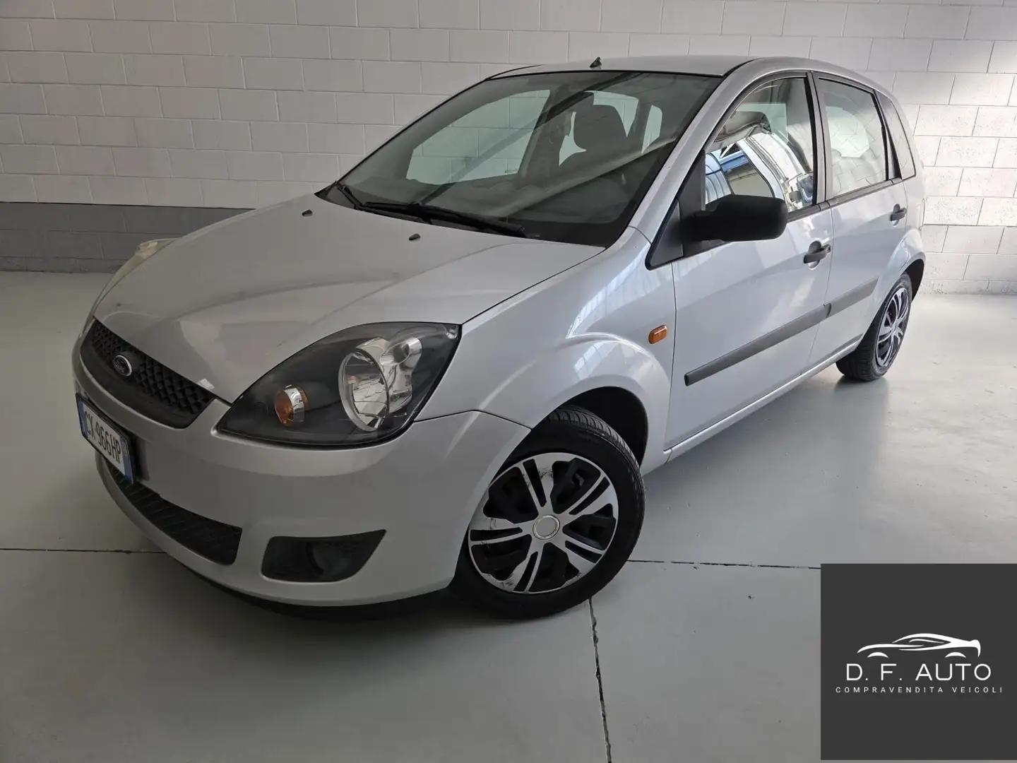 Ford Fiesta 1.4 TDCi 5p. Argent - 1