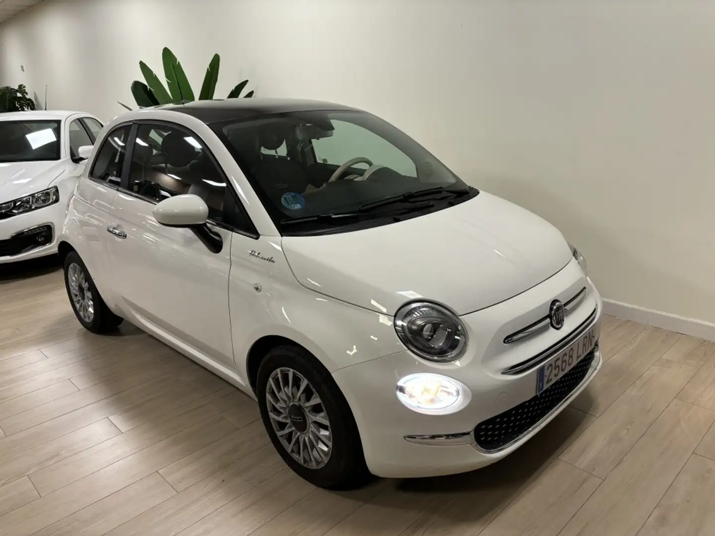 Fiat 500 1.0 Hybrid Dolcevita 52kW Wit - 1