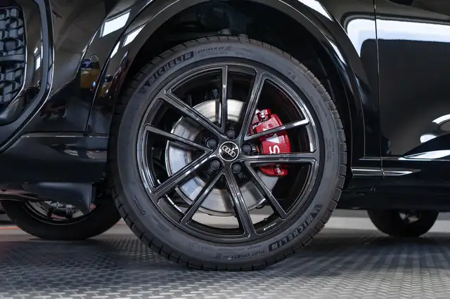 Audi SQ5 view 2