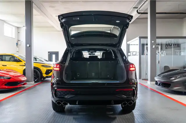 Audi SQ5 view 8