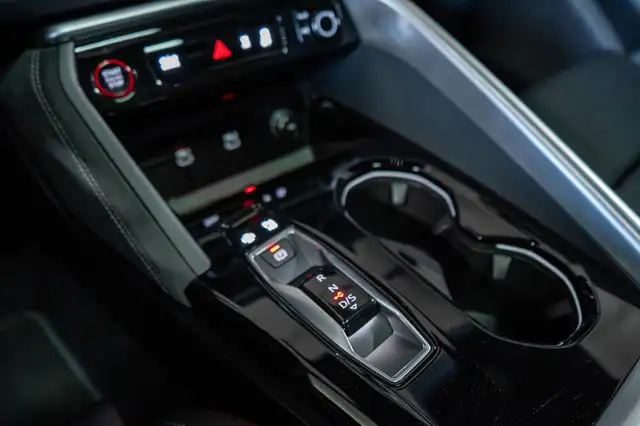 Audi SQ5 view 21