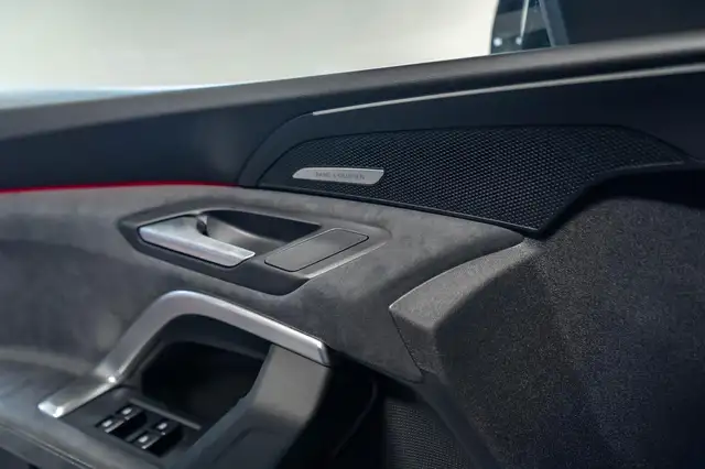 Audi SQ5 view 11