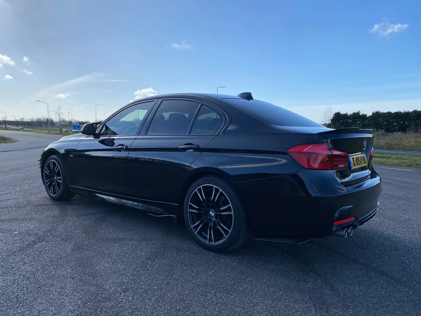 BMW 330 330 MSp.Edition Zwart - 2