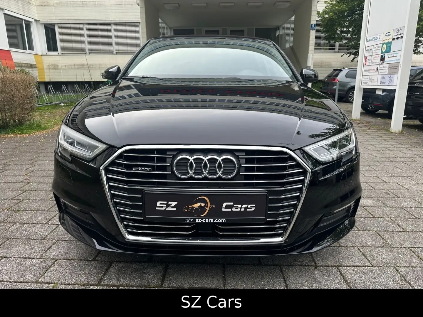 Audi A3 Sportback 40 e-tron basis*NAV+AUT* Zwart - 2