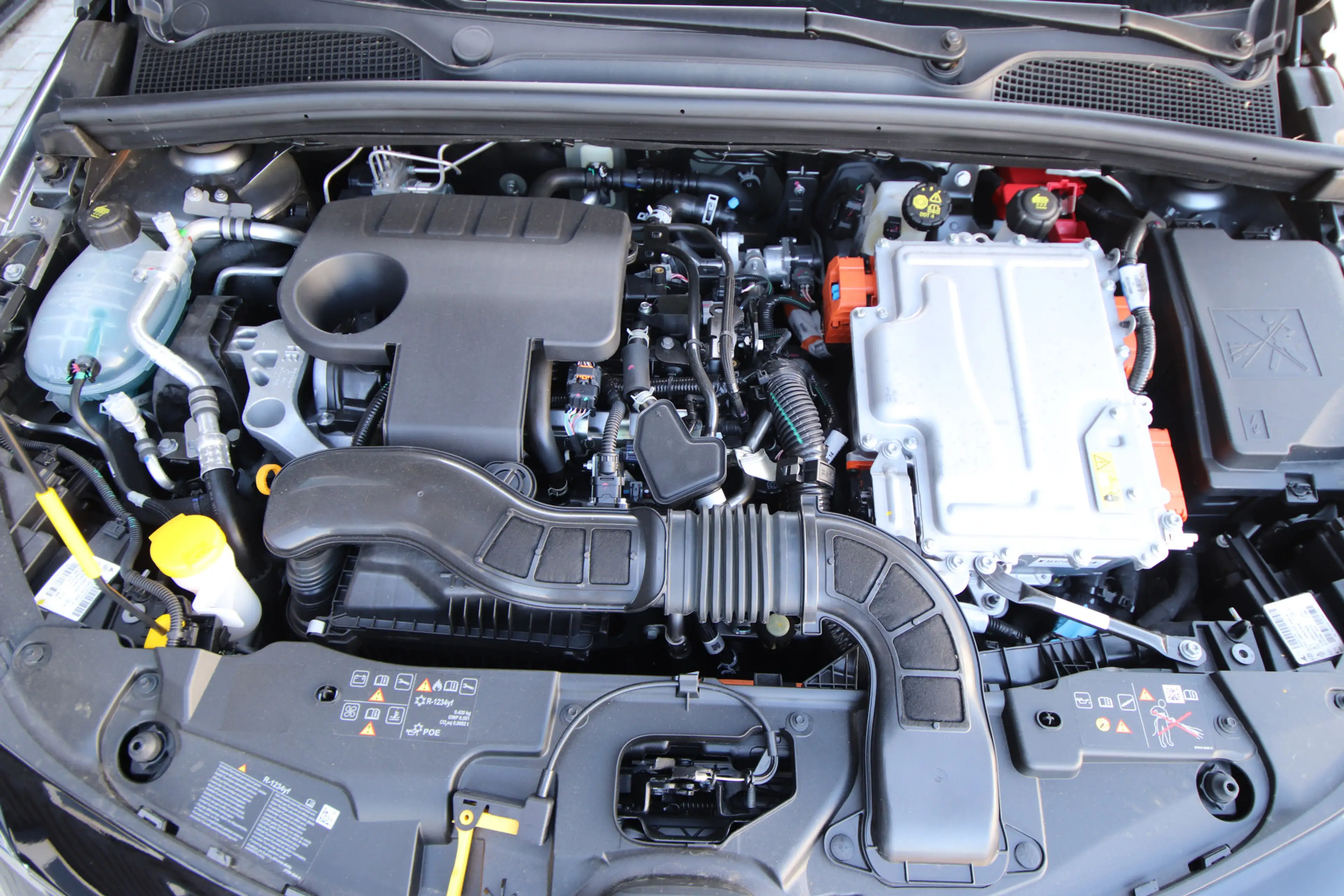 Mitsubishi Colt 1.6 HEV Intense Automaat €4.600 korting! Nieuw uit — photo 14
