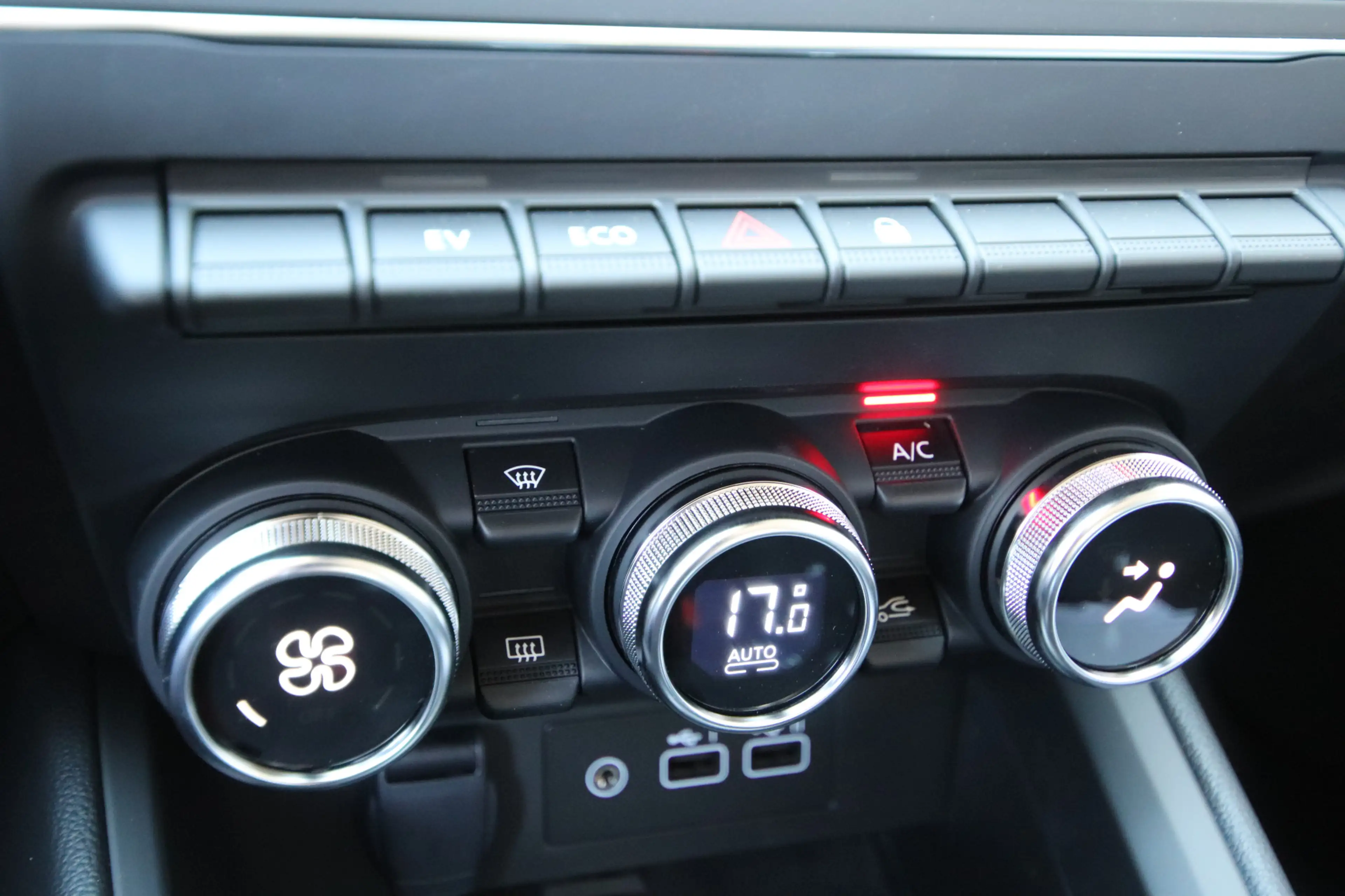 Mitsubishi Colt 1.6 HEV Intense Automaat €4.600 korting! Nieuw uit — photo 6