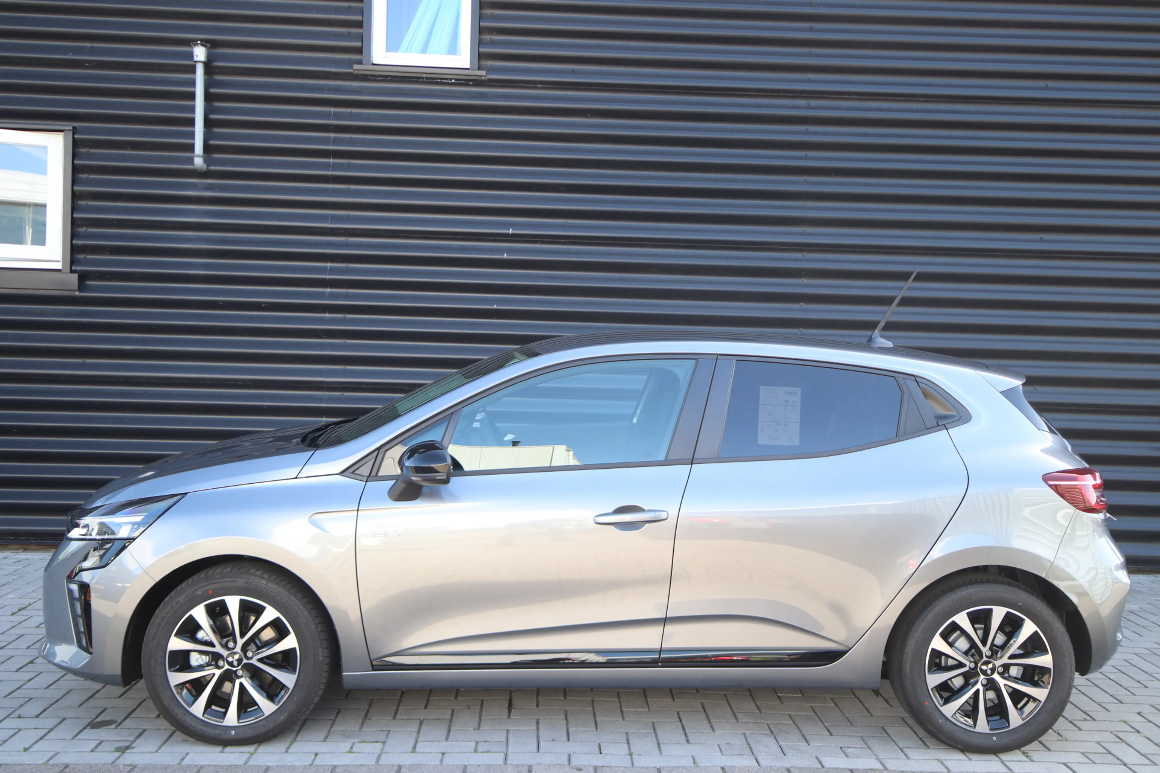 Mitsubishi Colt 1.6 HEV Intense Automaat €4.600 korting! Nieuw uit — photo 12