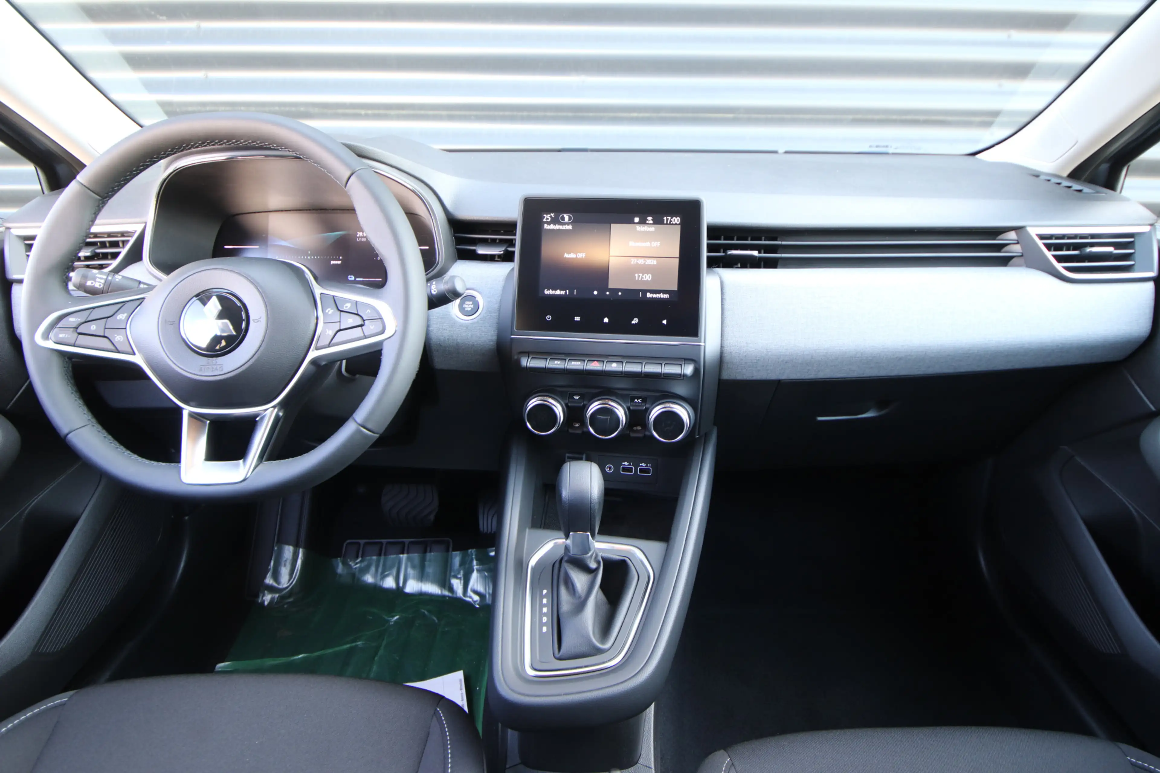 Mitsubishi Colt 1.6 HEV Intense Automaat €4.600 korting! Nieuw uit — photo 4