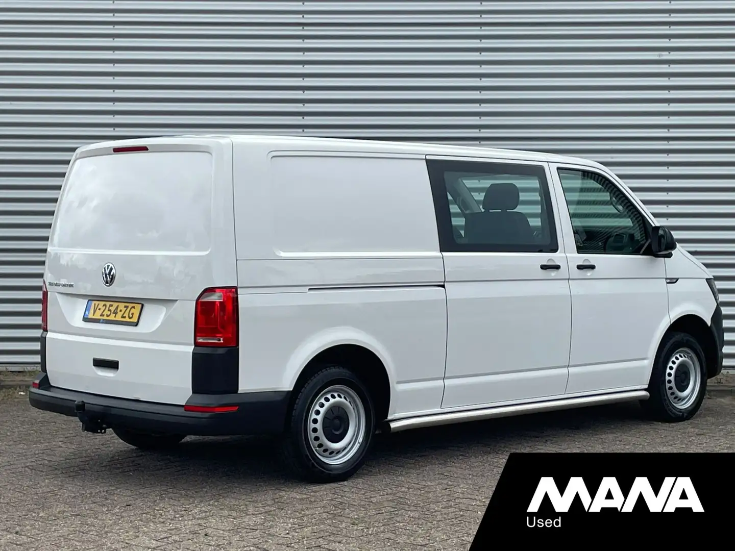 Volkswagen T6 Transporter 2.0TDI L2H1 102PK DC Comfortline 5 Zits Airco Trek Wit - 2