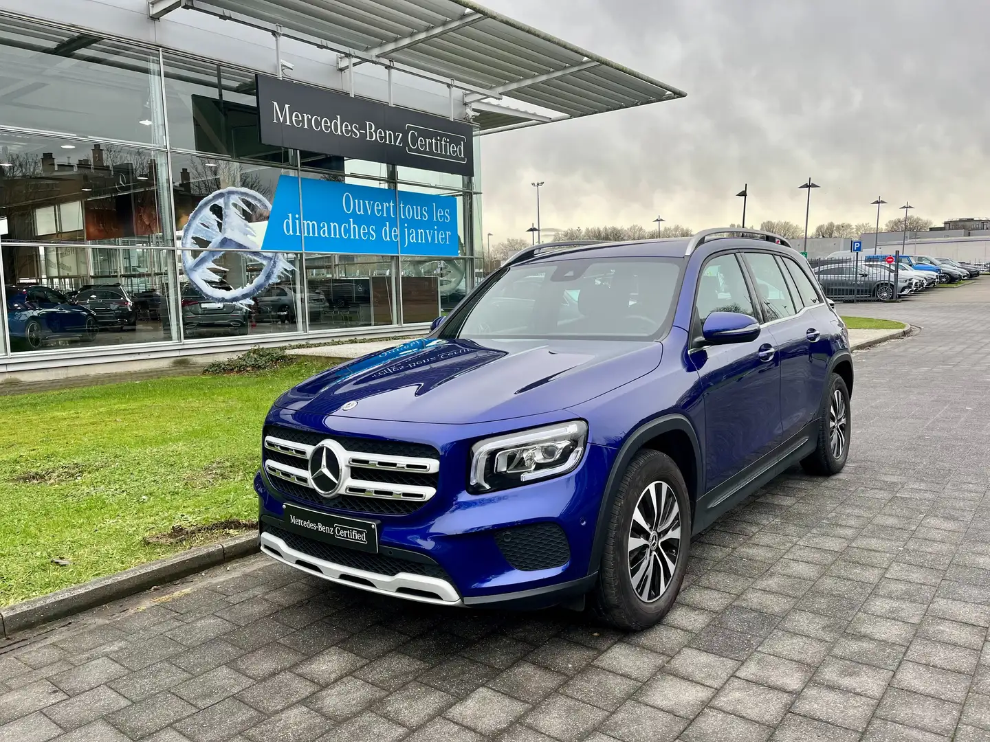 Mercedes-Benz GLB 180 d Essential Line Modrá - 1