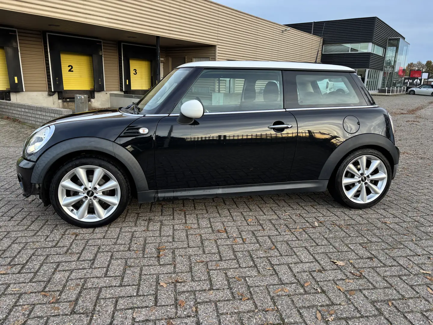 MINI Cooper Mini 1.6 Westminster Rijdbare voorschade ![ panoda Noir - 2