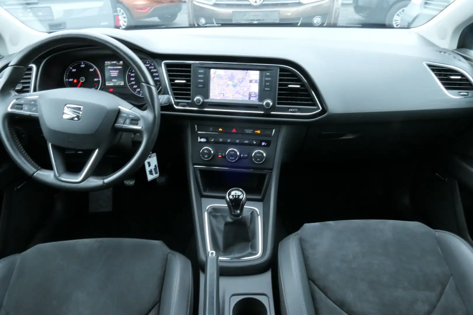 SEAT Leon ST 1.6 TDI 77kW Tüv-Neu*Start&Stop*Navi*PDC Schwarz - 2