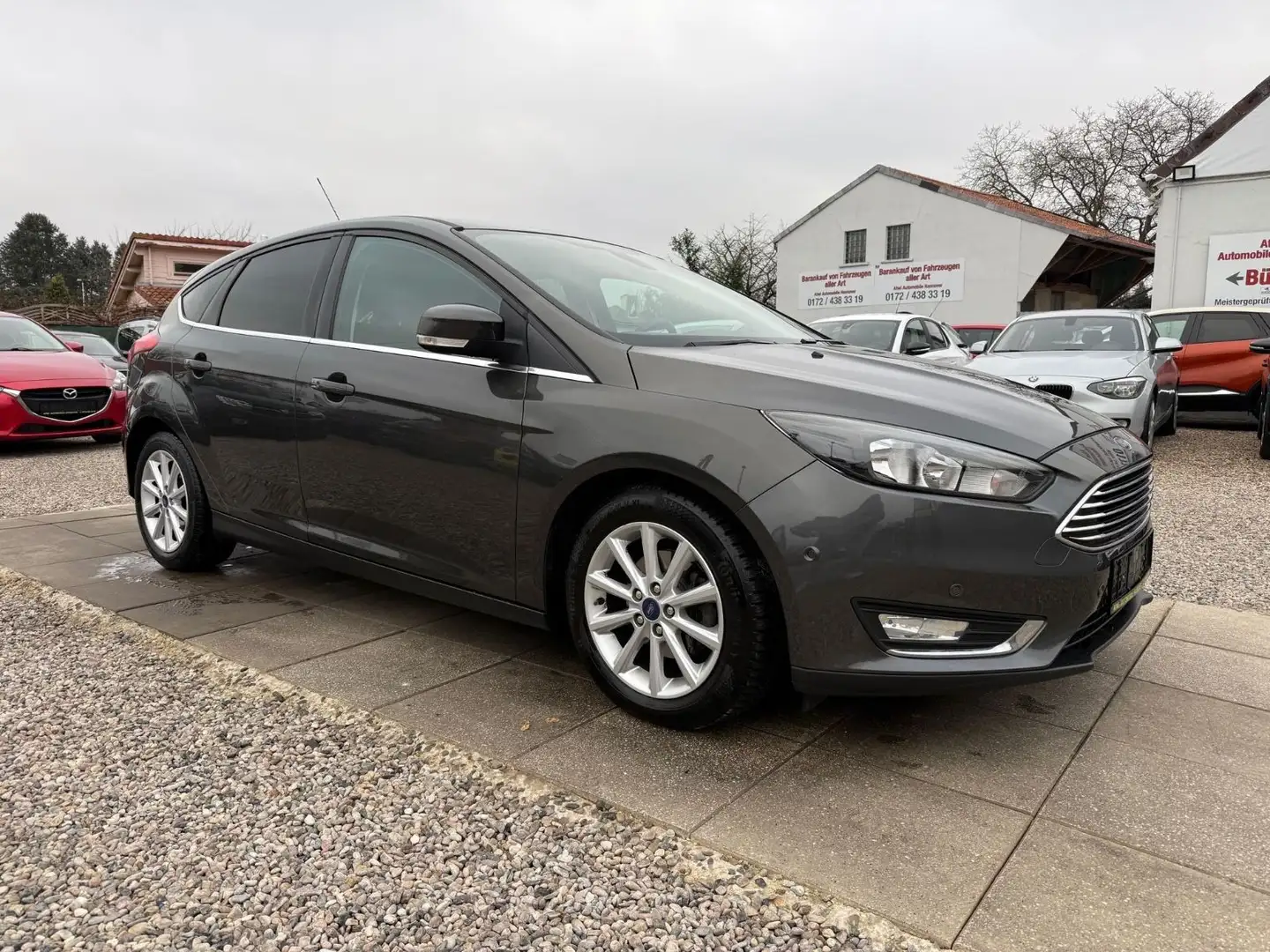 Ford Focus Lim. Titanium Sportsitze Sport Lenkrad Gris - 1