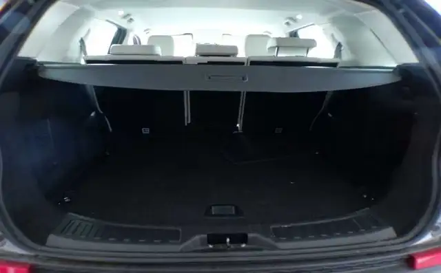 Land Rover Discovery Sport view 9