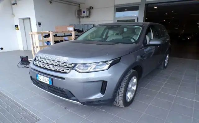 Land Rover Discovery Sport view 3