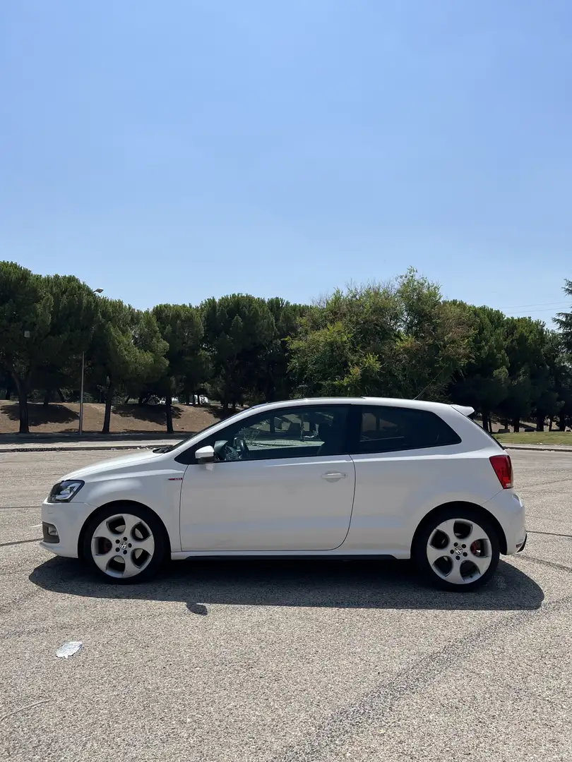 Volkswagen Polo GTI 1.4TSI DSG - 2
