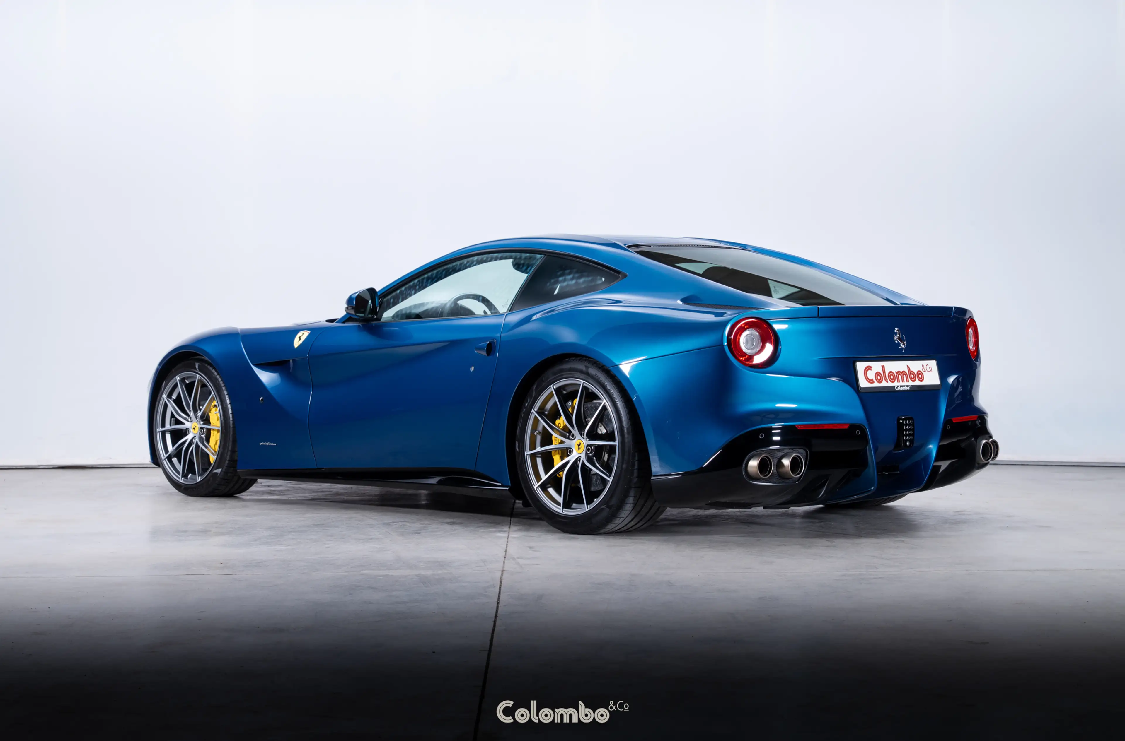 Ferrari F12 Tailor made - Blue Carbon interior trim — photo 3